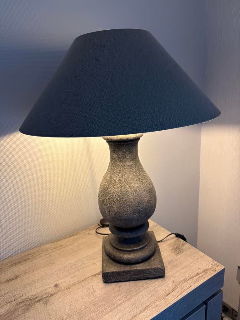 Moderne zware stenen tafellamp, Huis en Inrichting, Ophalen, Zo goed als nieuw
