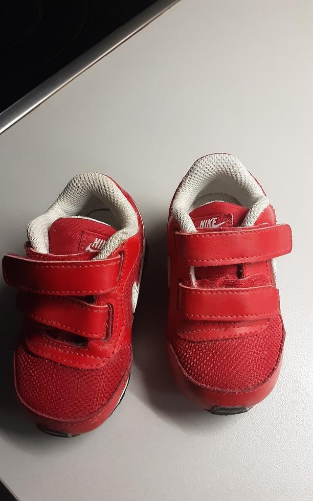 Basket Nike  couleur rouge pointure 19,5cm, Enfants & Bébés, Garçon ou Fille, Comme neuf, Enlèvement, Autres types