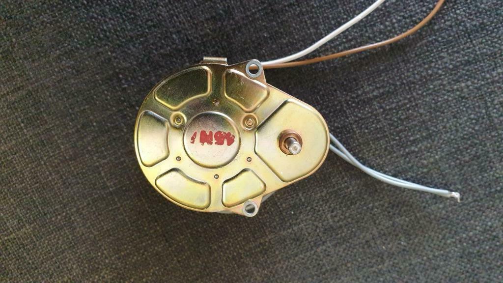 jw1048 : reversable synchronous  motor op 12 of 24Vac, Ophalen of Verzenden, Nieuw