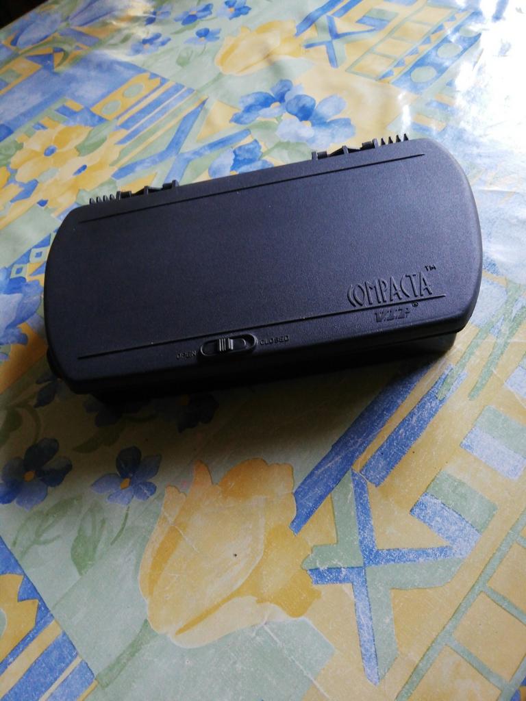Trousse de toilette avec miroir. Neuve., Enlèvement ou Envoi, Comme neuf