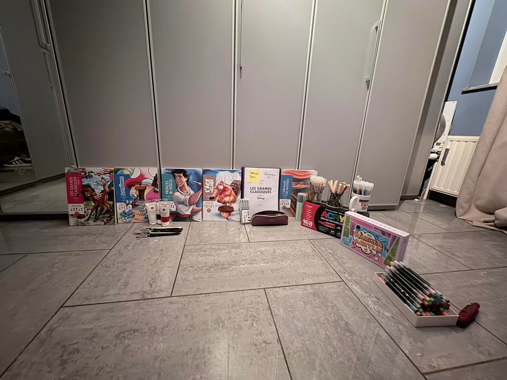 Livre coloriage mystère feutre acrylique posca ect.., Ophalen, Zo goed als nieuw