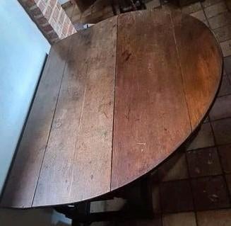 17e eeuwse massief eiken hangoortafel, Ophalen