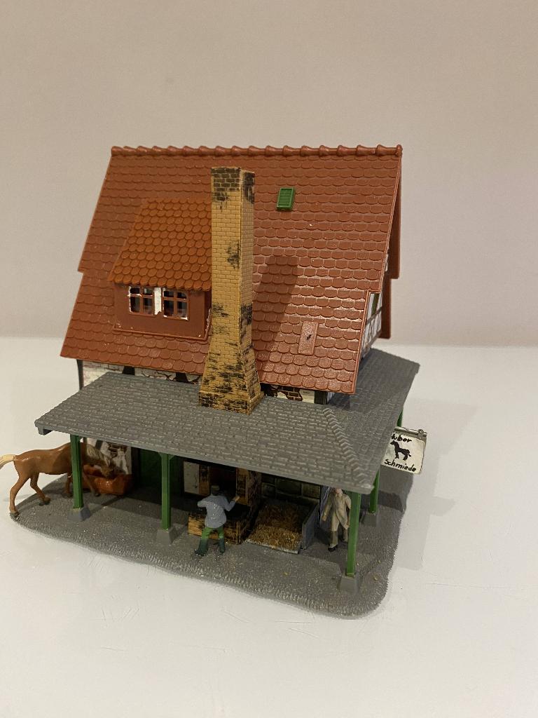 HO Pola 532 hoefsmederij (742*), Hobby en Vrije tijd, Modeltreinen | H0, Overige merken, Gebruikt, Gelijkstroom of Wisselstroom