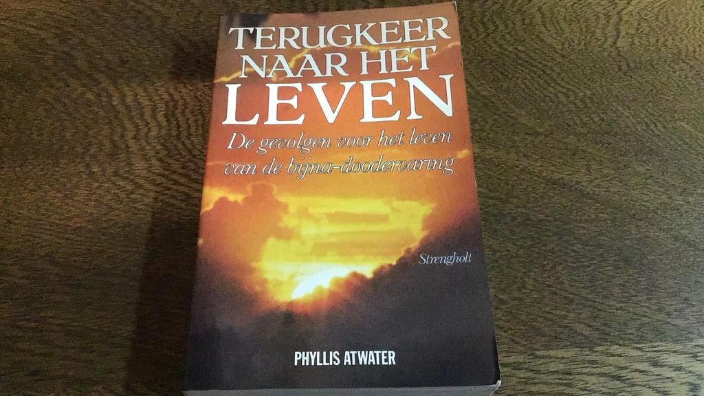 Terugkeer naarhet leven(+), Boeken, Esoterie en Spiritualiteit, Gelezen, Achtergrond en Informatie, Ziel of Sterfelijkheid, Phyllis atwater