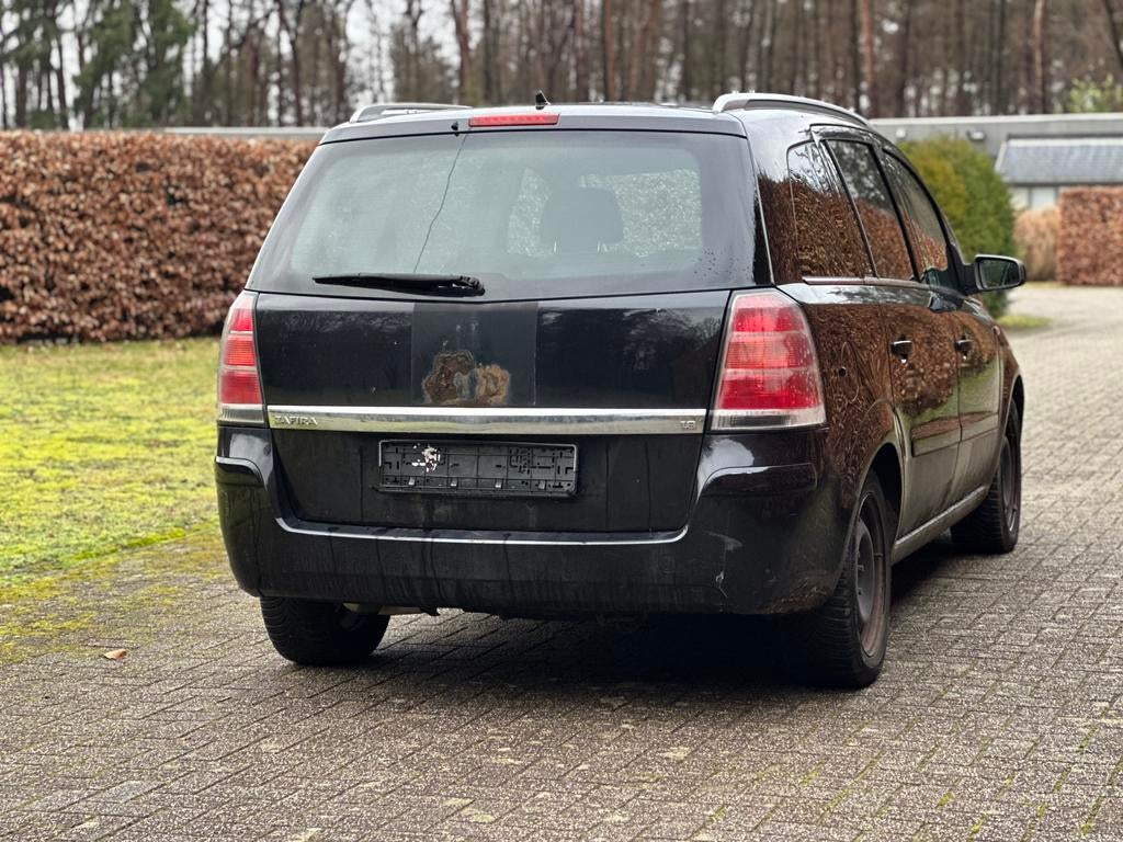 Opel zafira 1.8 Benzine 7 zitplaatsen lez ok 850€, Auto's, Monovolume, Electronic Stability Program (ESP), Bedrijf, 5 deurs