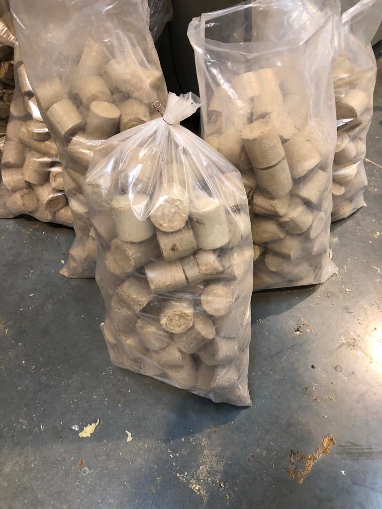 Houtbrikketten, Minder dan 3 m³, Ophalen, Eikenhout, Blokken