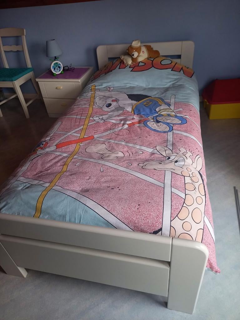 Bed. 1 persoons,nachtkastje,,donsdeken,0, Ophalen, Gebruikt