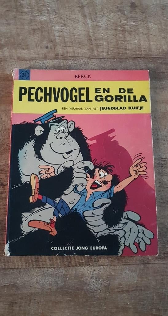 Pechvogel en de gorilla - sc - 1e druk - (1964) Nr 24, Eén stripboek, Ophalen of Verzenden, Gelezen