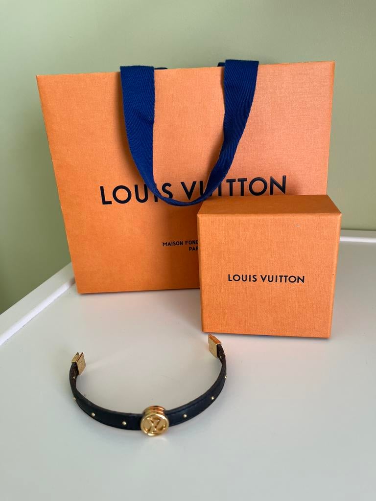 Bracelet réversible Louis Vuitton, Bijoux, Sacs & Beauté, Bracelets, Enlèvement, Comme neuf