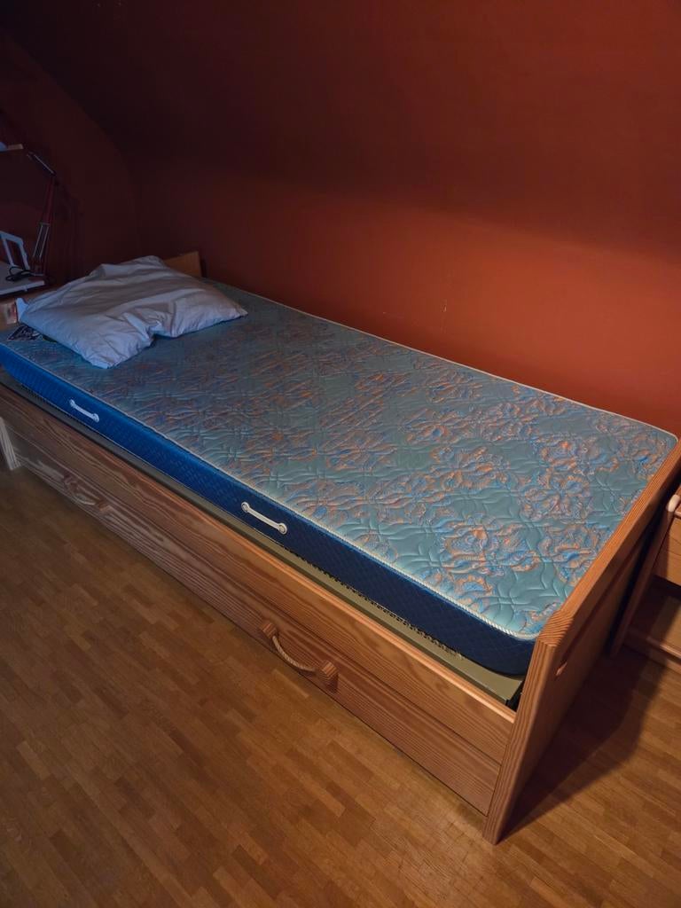 Compete kinderkamer (bed, kleerkast, nachtkastje), Ophalen