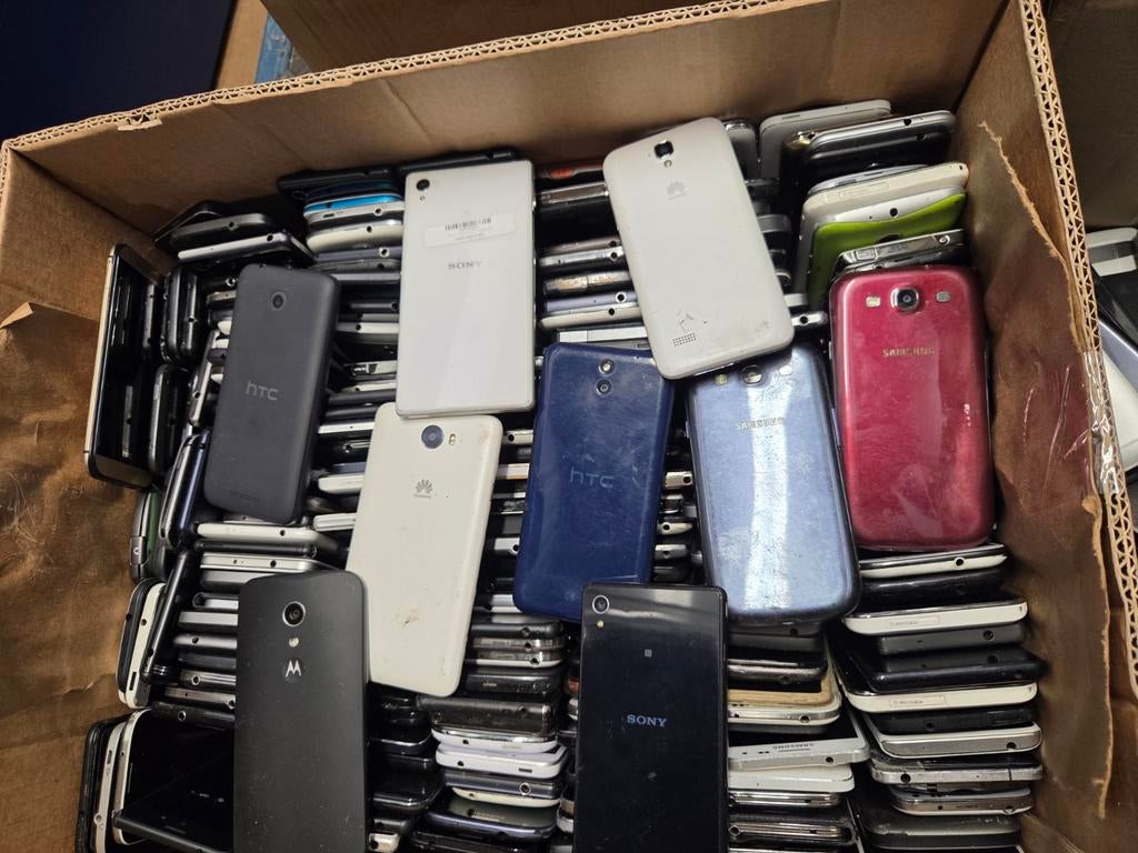 AANGEBODEN PARTIJ VAN 400 STUKS MIX ANDROID TELEFOONS, Ophalen of Verzenden