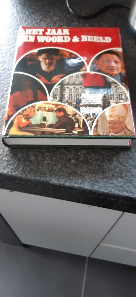 encyclopedisch jaarboek - verschillende jaartallen, Ophalen of Verzenden, Zo goed als nieuw, Algemeen, Los deel