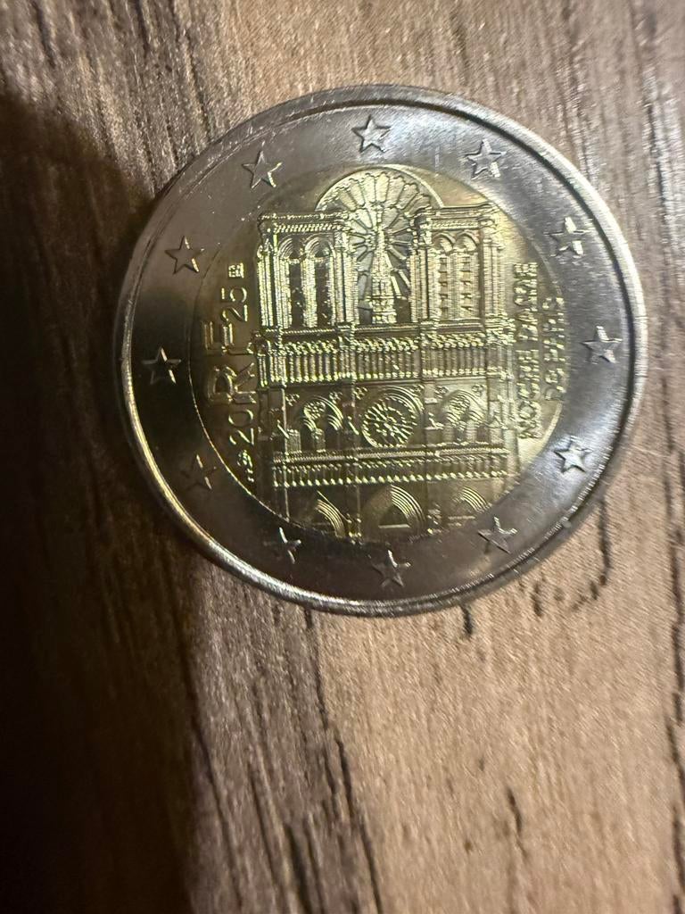 Notre dame uit rol 2025, Ophalen of Verzenden