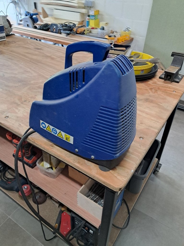 Compressor, Doe-het-zelf en Bouw, Compressors, Ophalen, Gebruikt, 6 tot 10 bar, Minder dan 200 liter/min