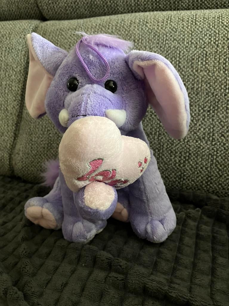 Peluche éléphant lilas 25 cm coeur love, Enfants & Bébés, Jouets | Peluches, Enlèvement ou Envoi, Comme neuf, Éléphant