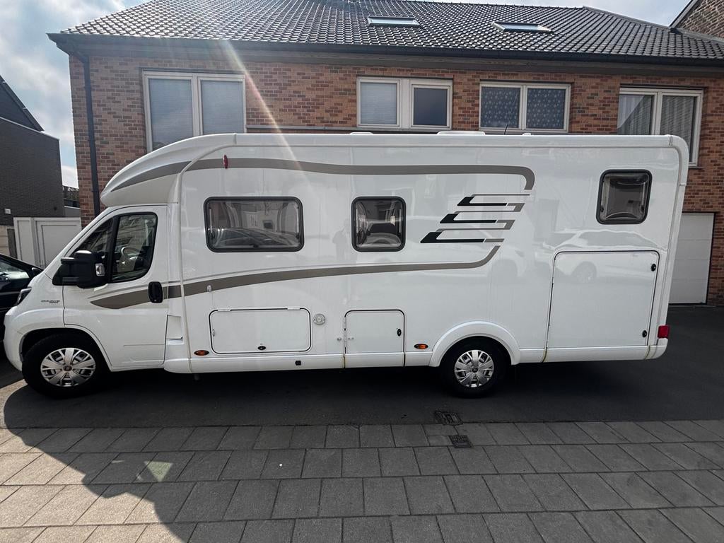 OPPORTUNITÉ À SAISIR – CAMPING-CAR HYMER COMME NEUF !, Jusqu'à 4, Toilette à cassette, Boîte manuelle, Roue de secours