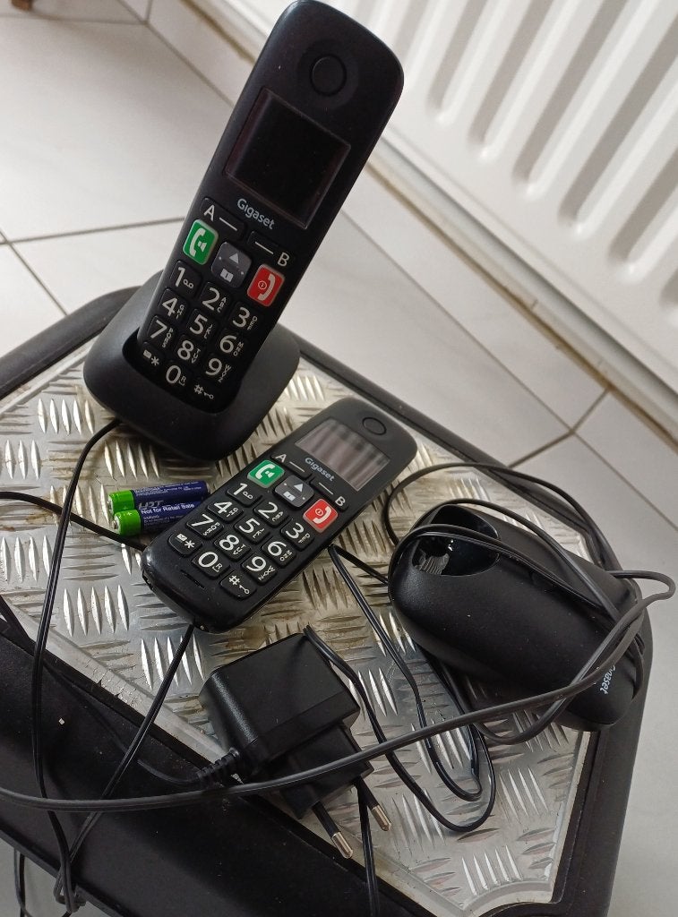 Kit téléphonique GIGASET, Télécoms, Téléphones fixes | Combinés & sans fil, Enlèvement, Comme neuf, 2 combinés