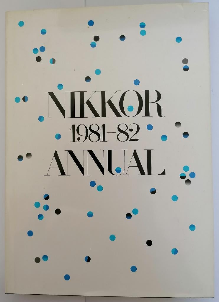NIKKOR ANNUAL 1981 - 82 -  Nikkor Club, Boeken, Kunst en Cultuur | Fotografie en Design, Gelezen, Camera's, Ophalen of Verzenden
