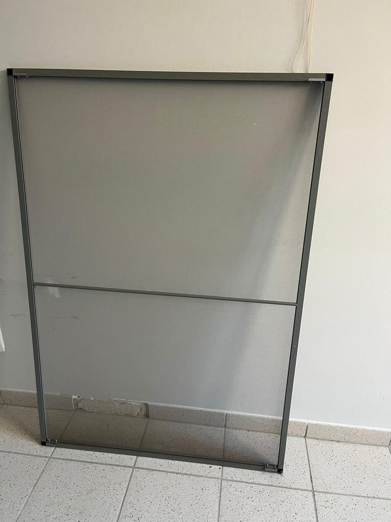 4 vliegenramen 1m25 op 86,5 grijs van kleur., Doe-het-zelf en Bouw, Ophalen, 80 tot 100 cm, Hordeur, Minder dan 200 cm
