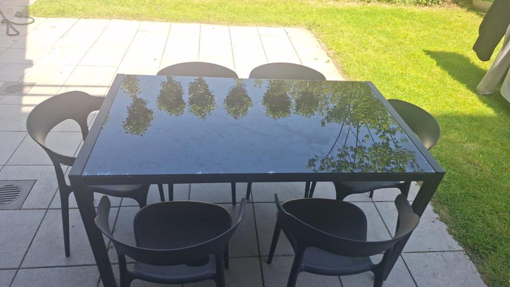 Table et chaises de jardin, Enlèvement