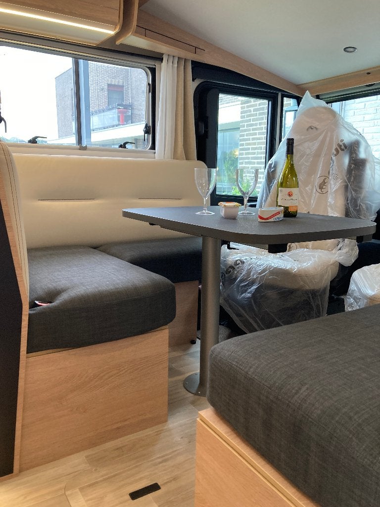Mooveo (Pilote) INT-74 EBF | Twin + hefbed - Solar - Lithium, Caravans en Kamperen, Pilote, Bedrijf, Diesel, 7 tot 8 meter