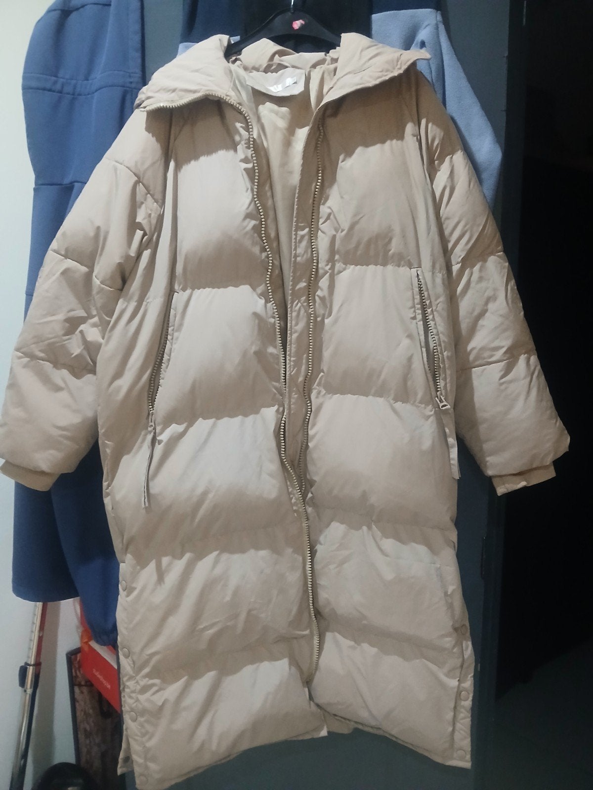 Lange beige winterjas met kap – dames, Ophalen, Beige, Maat 42/44 (L), Zo goed als nieuw