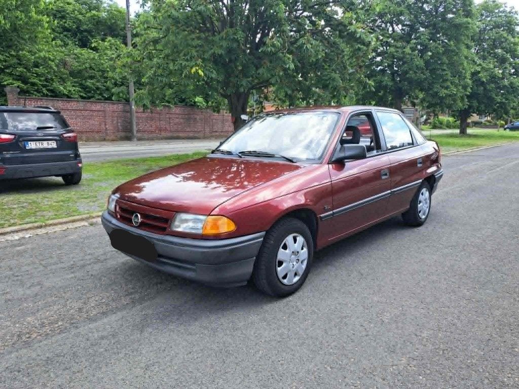 Voorvader Opel Astra 1.4i 1e eigenaar, Auto's, Voorwielaandrijving, 4 deurs, 4 cilinders, Overige bekleding