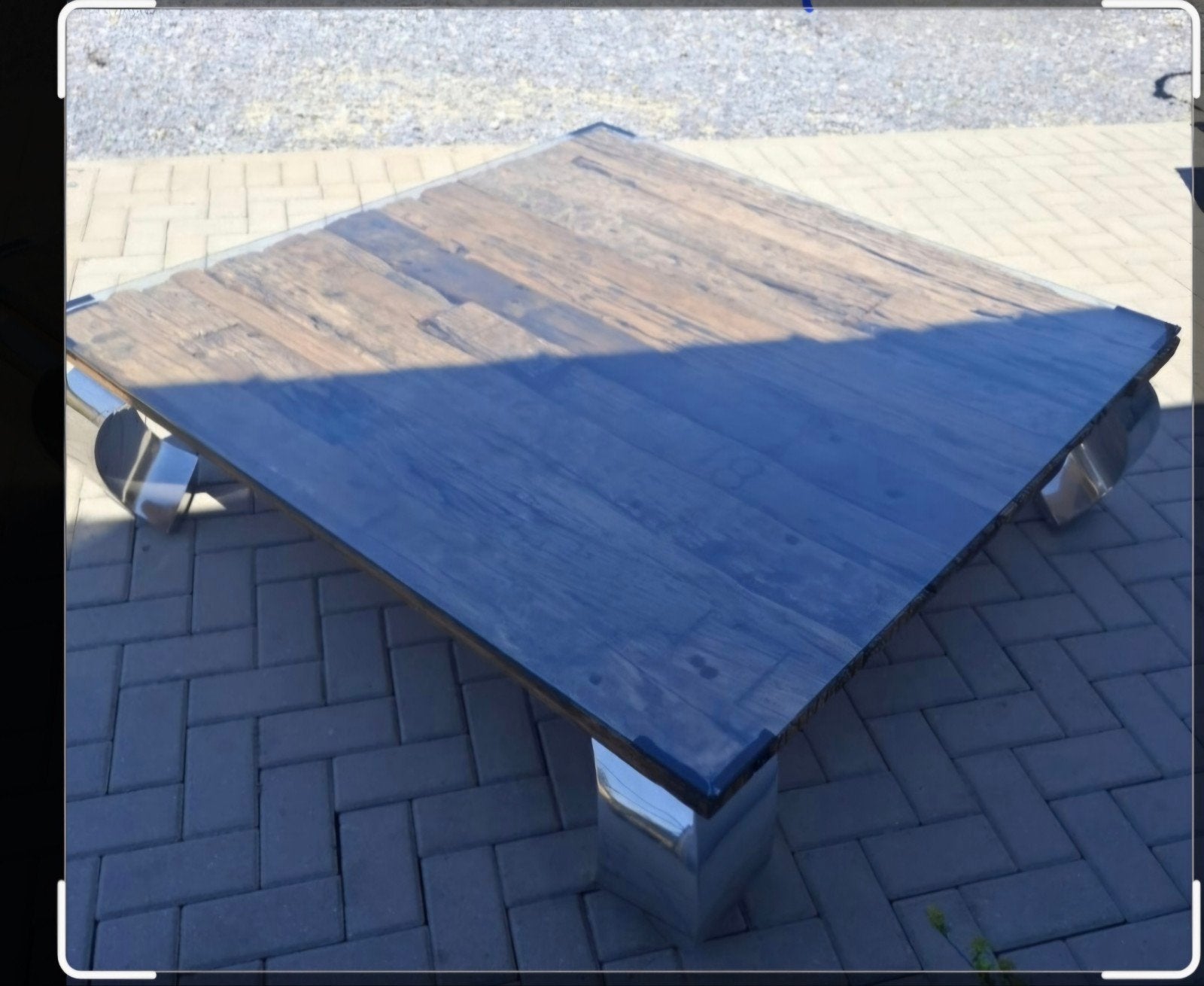 Prachtige zeer zware salontafel van drijfhout en zware poten, Ophalen