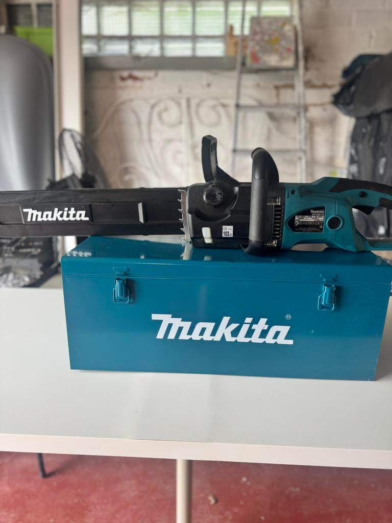 Makita kettingzaag, Ophalen, Zo goed als nieuw