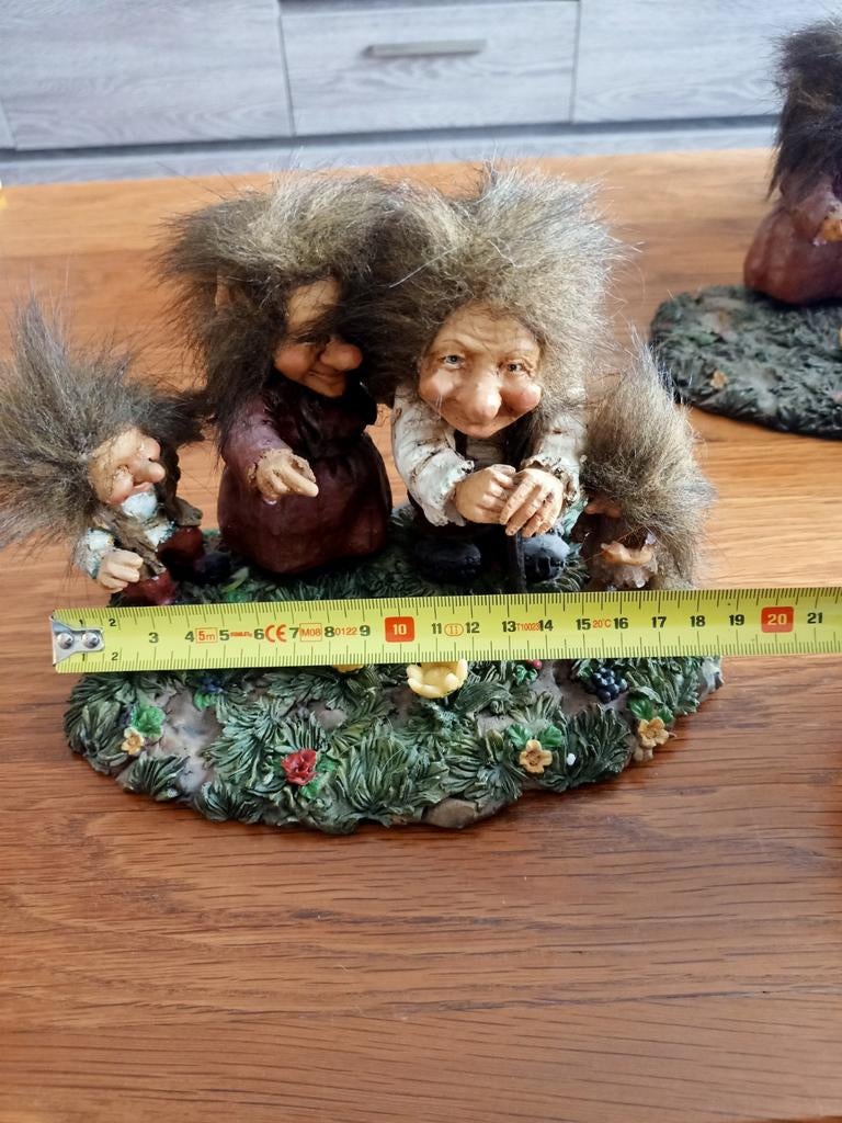 Trollen, Verzamelen, Ophalen