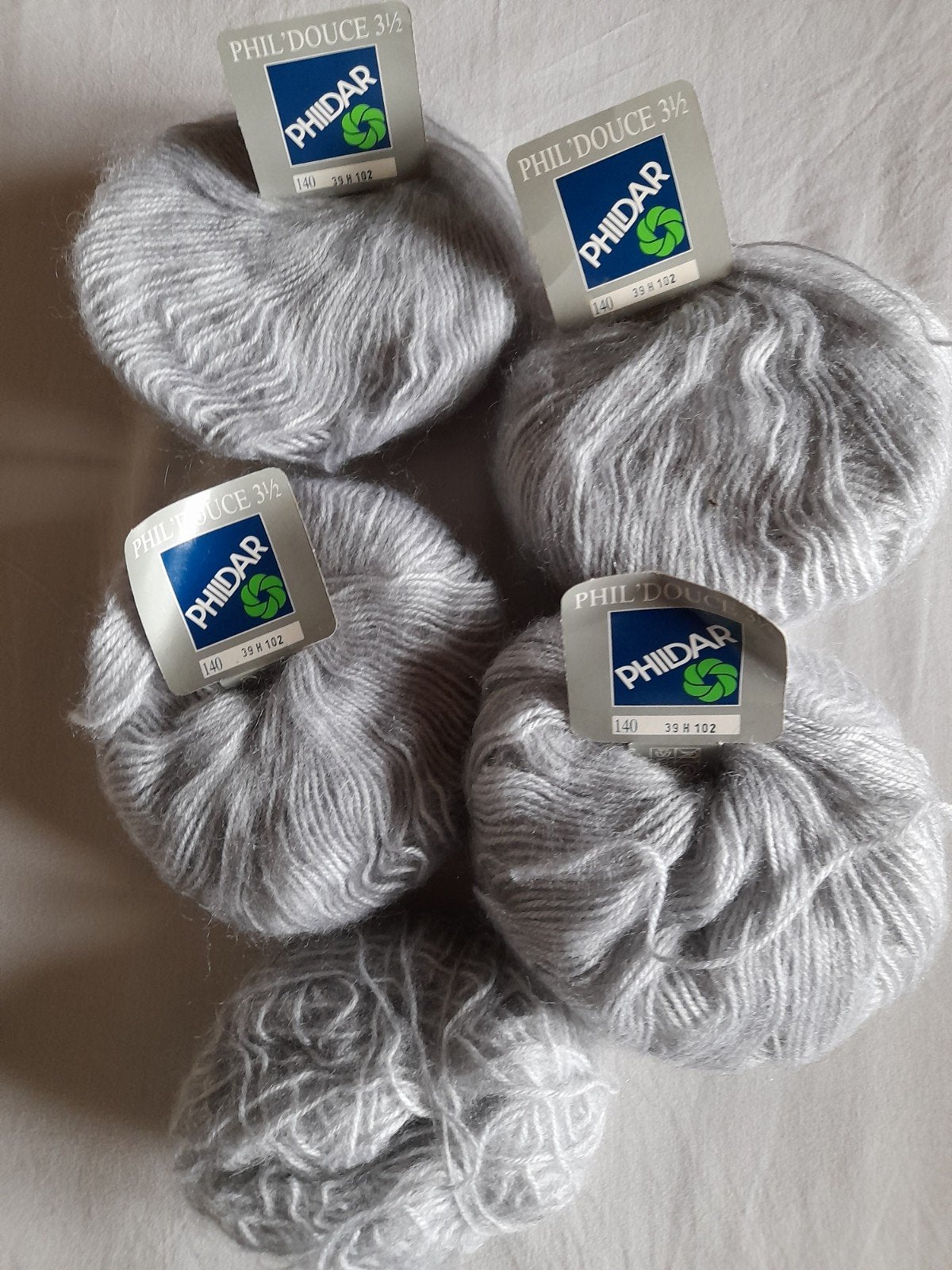 Laine à tricoter, Phildar, NEUF, 4 pièces, gris clair, Hobby & Loisirs créatifs, Tricot & Crochet, Enlèvement ou Envoi, Neuf, Tricot