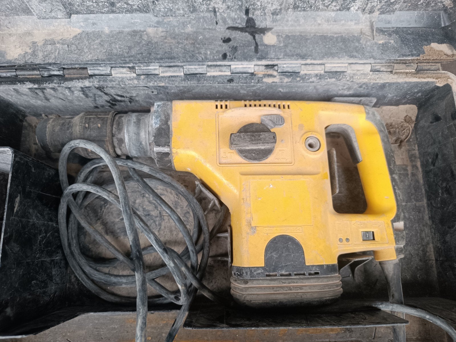 Breekhamer dewalt, Ophalen