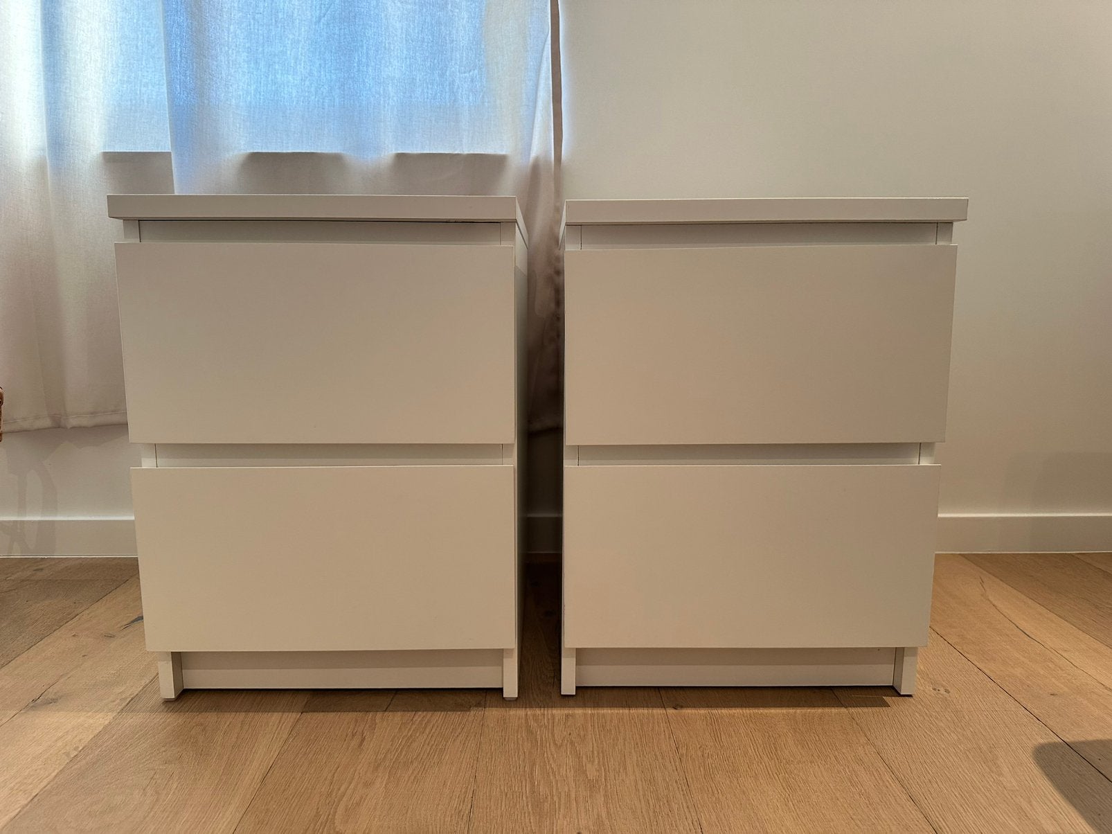 2 Malm nachtkastjes, Enlèvement, Comme neuf