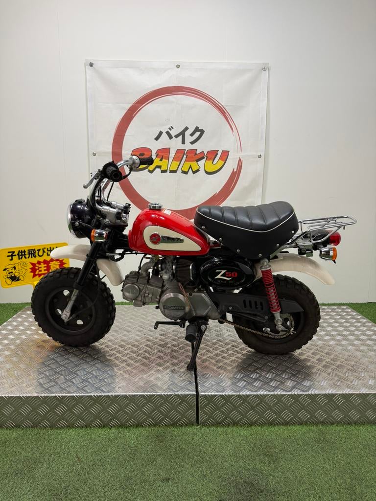 Monkey z50j red cream te koop!, Fietsen en Brommers, Ophalen, Zo goed als nieuw