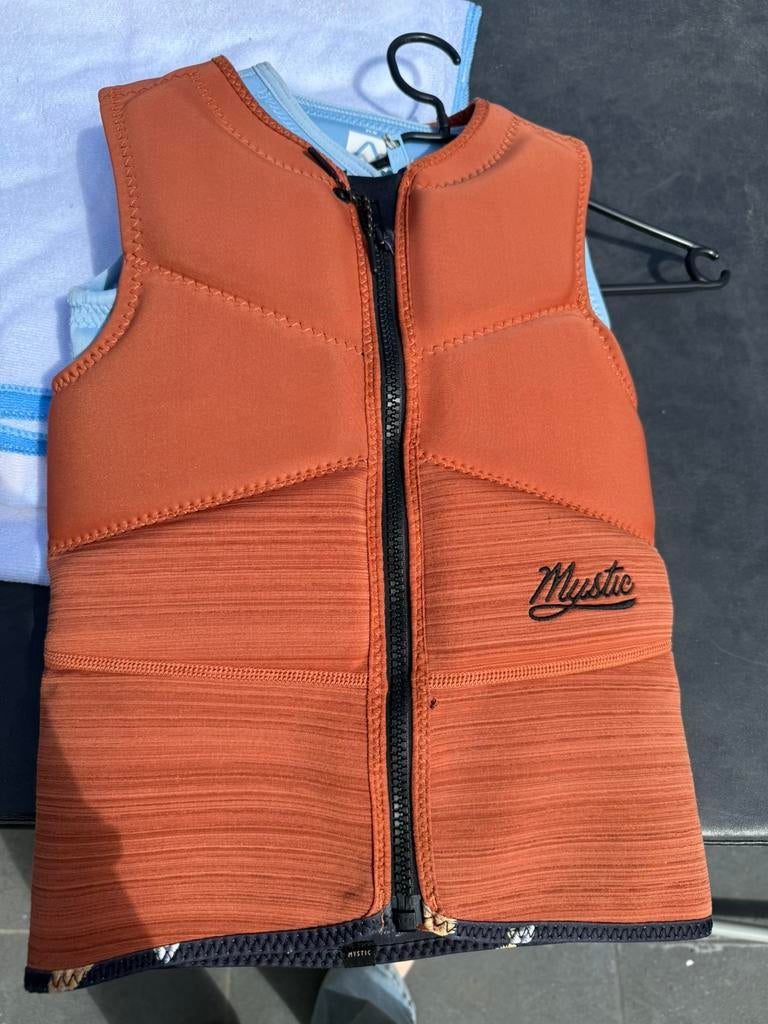 Wakeboard vesten, Ophalen, Zo goed als nieuw