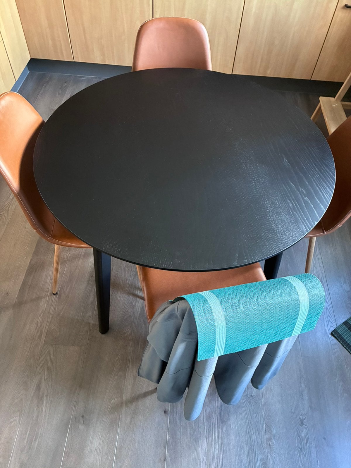 Ronde tafel + stoelen, Ophalen, Gebruikt, 4 tot 6 stoelen