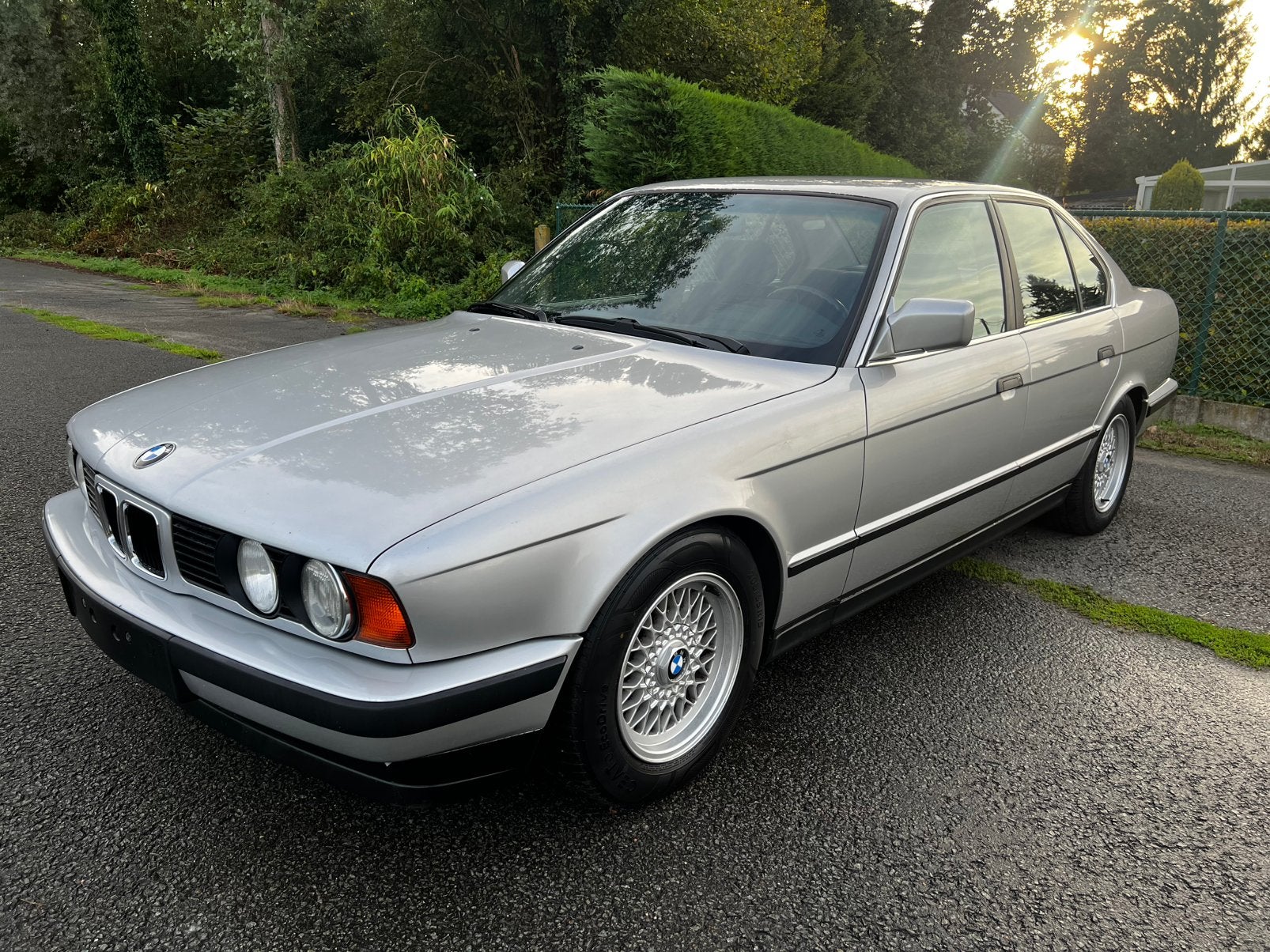 BMW E34 520I 24v 150 CV automatique approuvée à la vente, Autos, Argent ou Gris, Entretenue par le concessionnaire, Vitres électriques