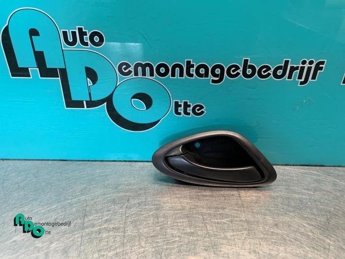 Poignée portière 4portes avant gauche d'un Honda Jazz (Jaz, Honda, -, 3 mois de garantie, Utilisé