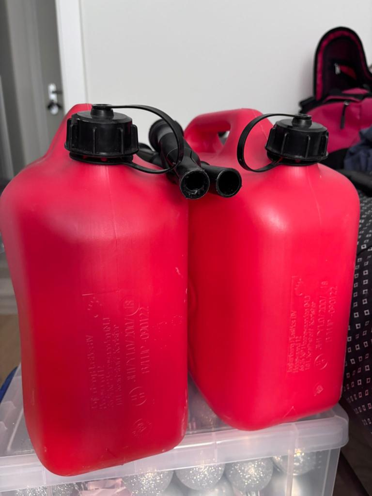 2 Jerrycans 10L, Jardin & Terrasse, Barils de pluie, Comme neuf, Synthétique, Moins de 75 litres, Enlèvement