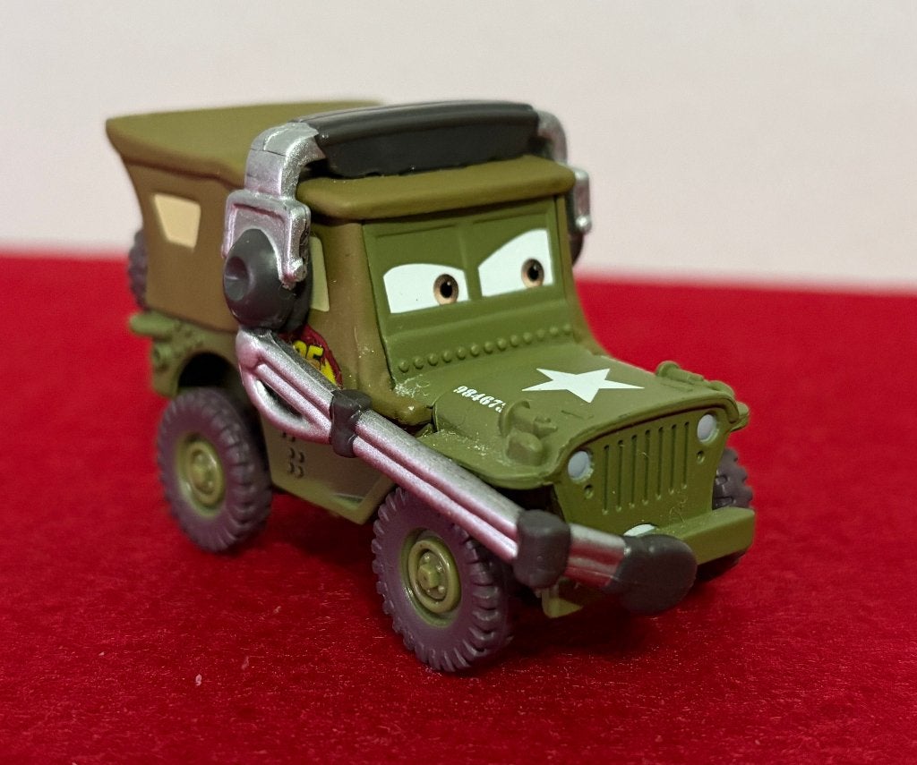 DISNEY CARS Sergeant met microfoon Die Cast 1:55, Hobby en Vrije tijd, Modelauto's | Overige schalen, Ophalen of Verzenden, Auto