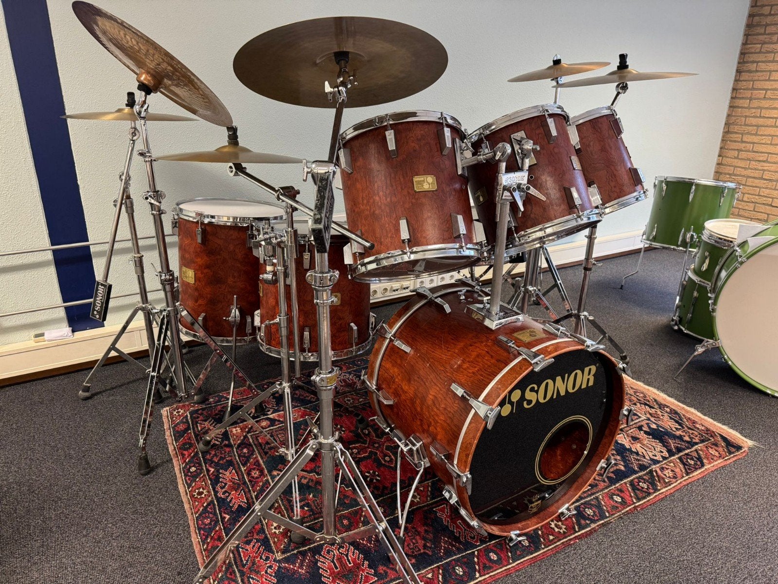 Sonor signature bubinga, Enlèvement, Sorento