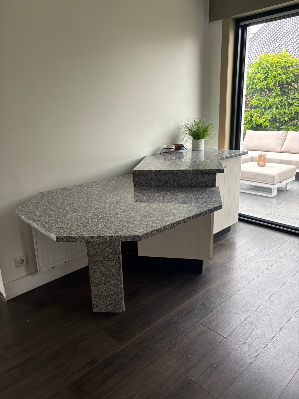 Keuken met tafel met granieten werkblad, Ophalen, Gebruikt