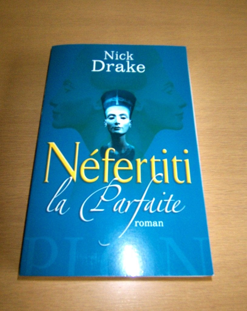 Roman "Néfertiti la Parfaite", Boeken, Romans, Zo goed als nieuw, Amerika, Ophalen of Verzenden