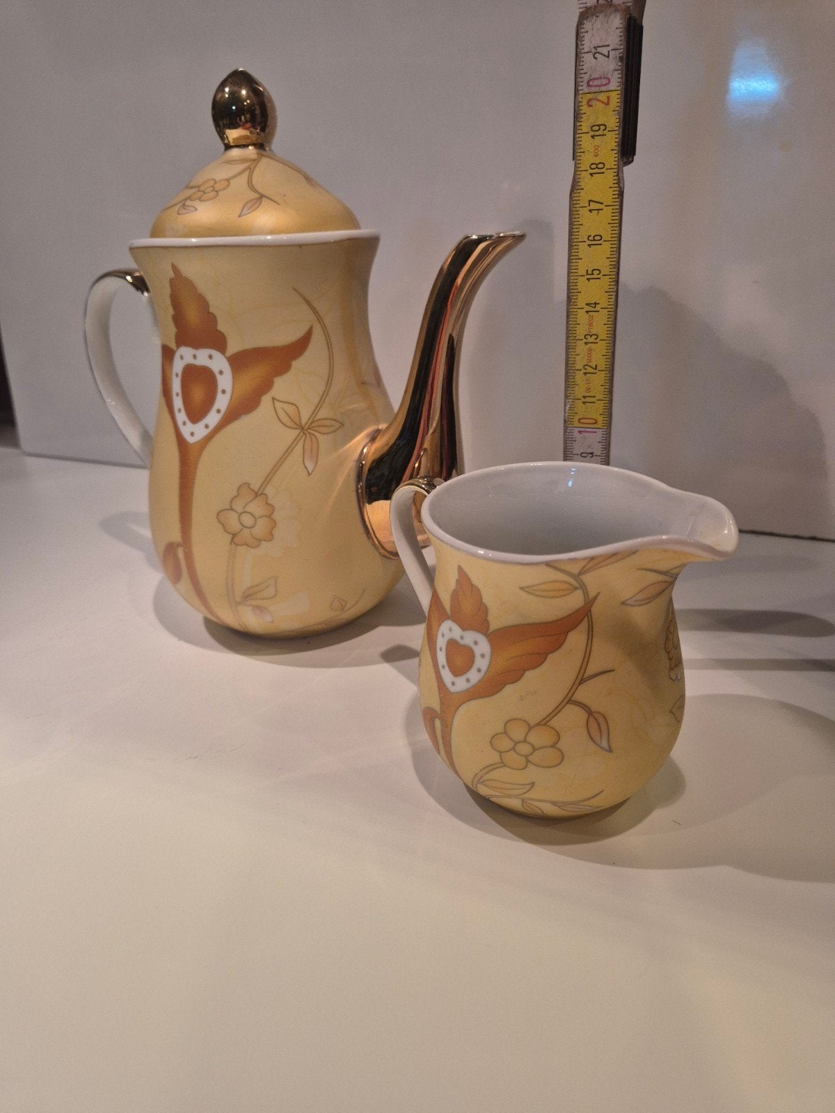 Retro look theepot & melkkan set met hartjes en goudkleurige, Enlèvement ou Envoi, Vintage, Comme neuf, Porcelaine