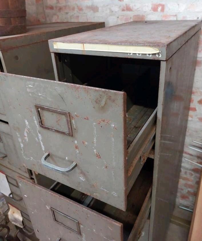 Metalen archiefkast / ladekast (2 stuks beschikbaar), Antiek en Kunst, Ophalen