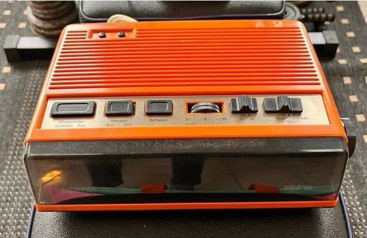 Vintage retro klokradio Siemens Alpha in iconisch oranje., Ophalen