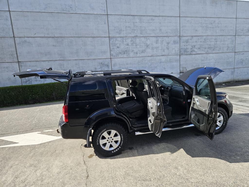 NISSAN PATHFINDER 4x4  Lichte vrachtwagen  235000km, Auto's, Bestelwagens en Lichte vracht, Testrit aan huis, Stof, 264 g/km, Zwart