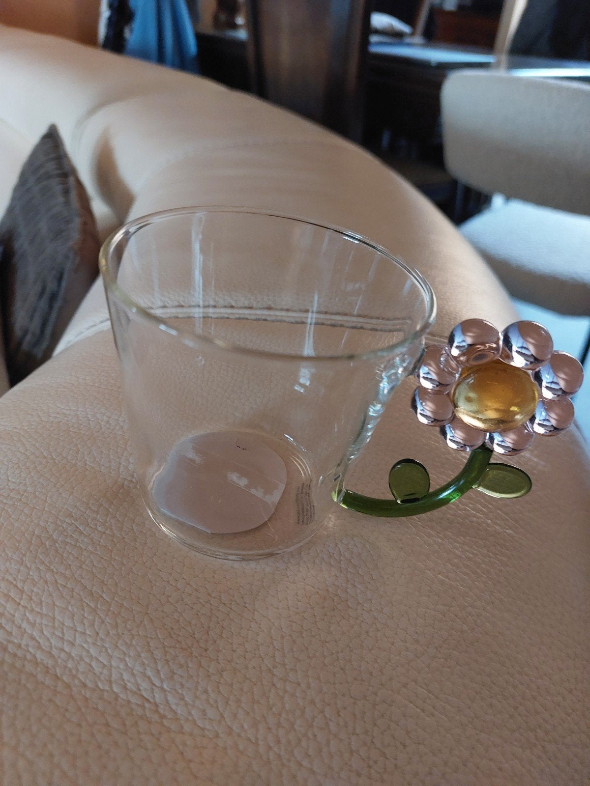 Thee of koffie glas, Enlèvement