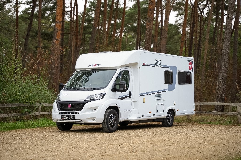 Pilote P696U Evidence – 2022 – Zeer compleet uitgerust, Caravanes & Camping, Camping-cars, Jusqu'à 4, Fiat, Boîte manuelle, Serrures de sécurité