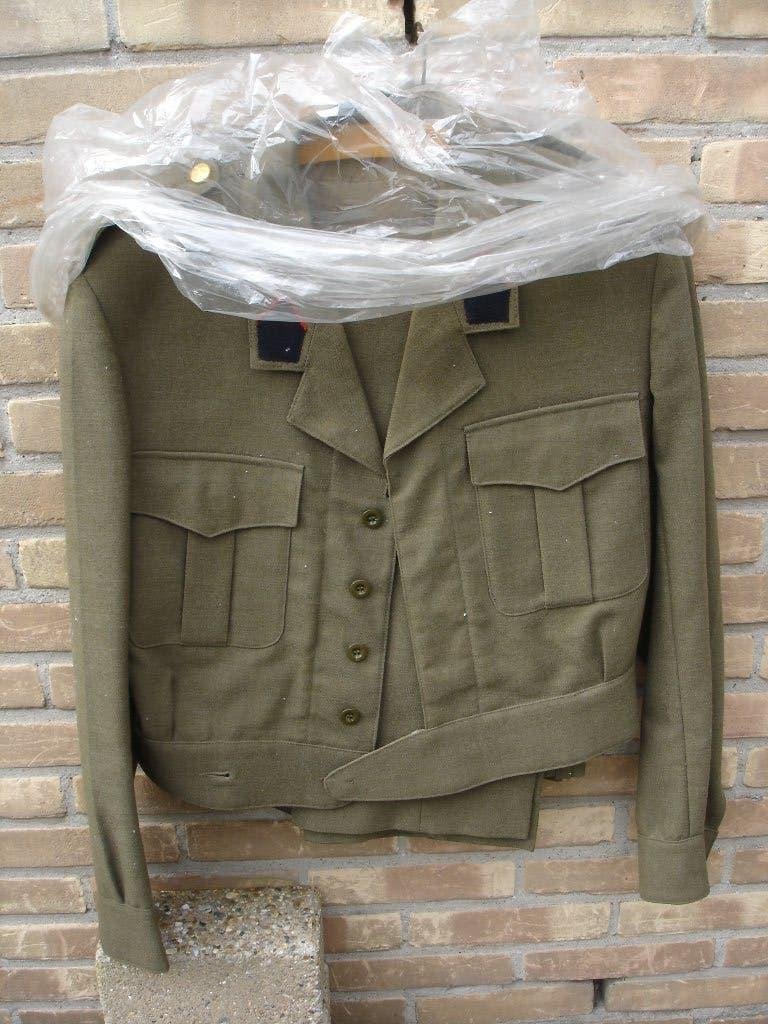 Leger uniform / pak Belgische field service dress., Verzamelen, Ophalen, Landmacht, Kleding of Schoenen